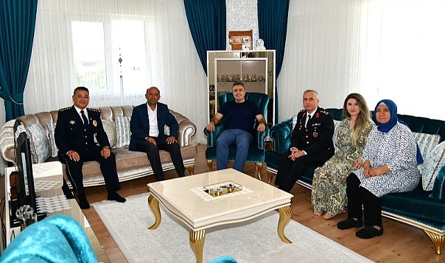 Vali Çiçek, şehit aileleri ve gazilerin bayramını kutladı