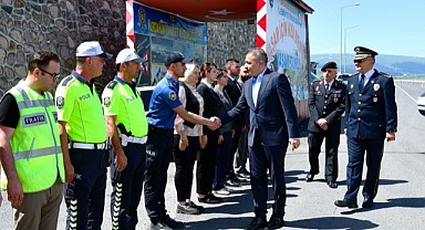 Vali Çiçek, yollardaki güvenlik noktalarını ziyaret etti