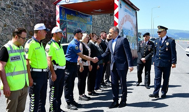 Vali Çiçek, yollardaki güvenlik noktalarını ziyaret etti