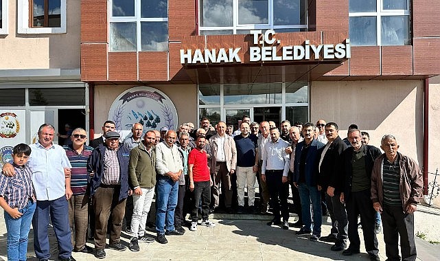Vekil Koç, Hanak'ta vatandaşlarla bayramlaştı