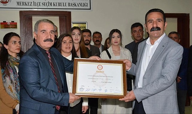 Yerine kayyum atanan Hakkari Belediye Başkanı yüklü miktarda para ile yakalanmış