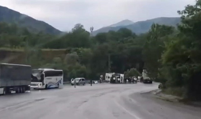 Yolcu otobüsü tırla çarpıştı: 2 ölü, 4'ü ağır 30 yaralı