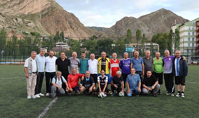 30 yıl sonra yeşil sahada bir kez daha buluştular