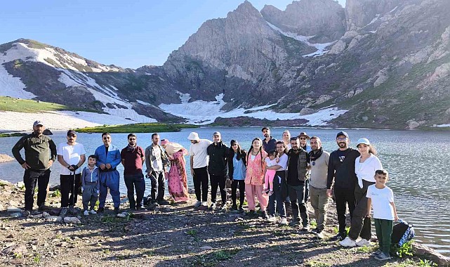 35 dağcı Sat Gölleri'nin güzelliklerini görme fırsatı buldu