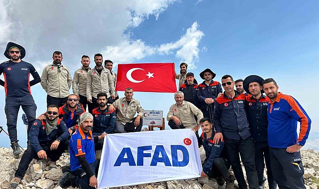 AFAD personeli 15 Temmuz şehitleri için Artos Dağı'na tırmandı