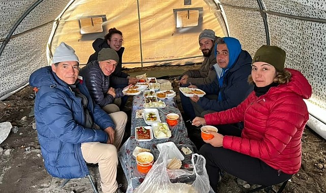 Ağrı Dağı&#039;nda iki dağcı 4 bin 600 metrede fırtına ve siste yollarını kaybettiler, donarak öldüler