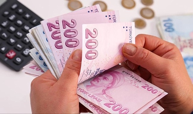 AK Parti Sözcüsü Ömer Çelik: En düşük emekli aylığına zam konusunda çalışmalar sürüyor