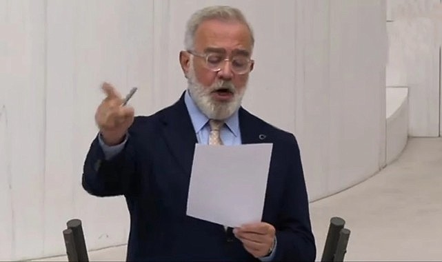 AK Partili Yenişehirlioğlu'nun parmağıyla muhalefeti işaret edip söylediği kelime Meclis'i karıştırdı: Sahipsiz köpekler