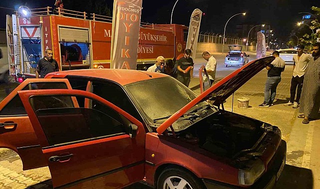 Aniden alev alan araçtaki yangın söndürüldü