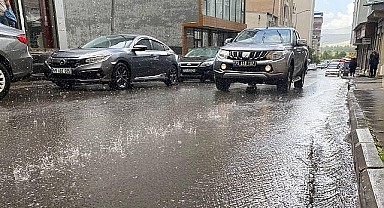 Ardahan güne yağmurla uyandı