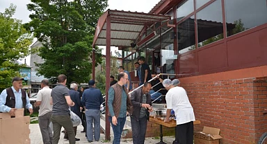 Orhan Gökdemir'den aşure ikramı