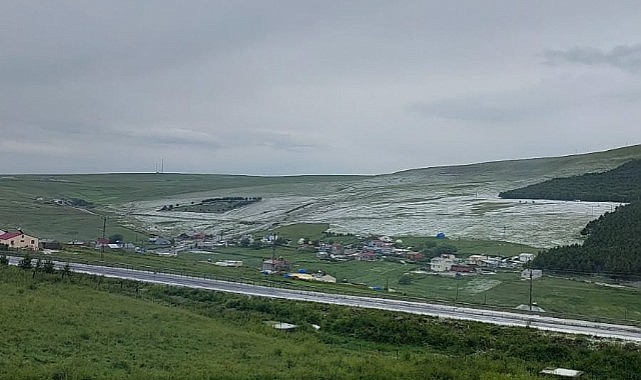 Damal’ı dolu, Göle’yi sel vurdu