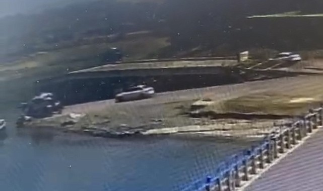 Elazığ'da otomobilin baraja düştüğü anlar kamerada