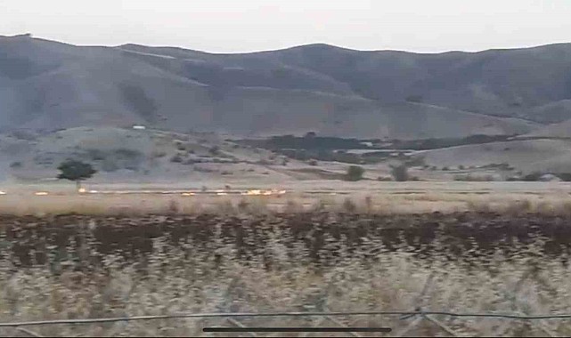 Elazığ'da tarlada çıkan anız yangını söndürüldü