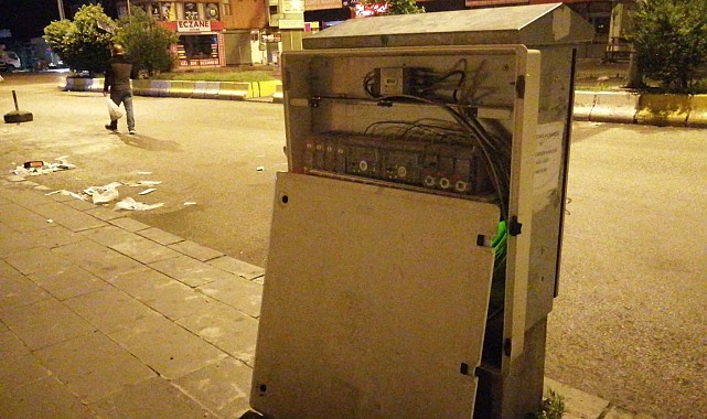 Elektrik panoları tehlike saçıyor