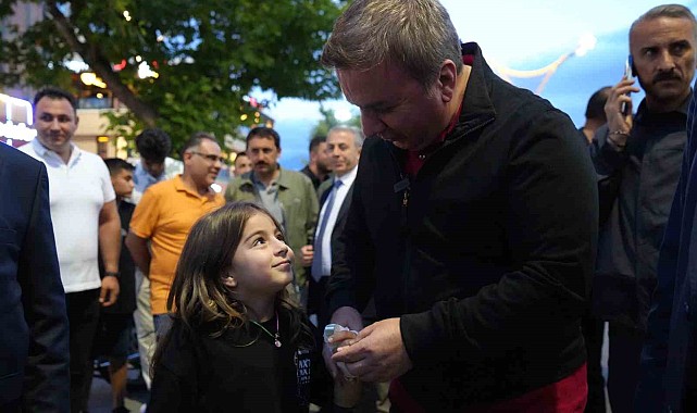 Eli çatlayan miniğin valiyle sohbeti yüzleri gülümsetti