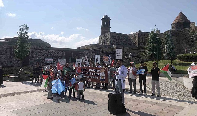 Erzurum'da ABD kongresine alkışlı protesto