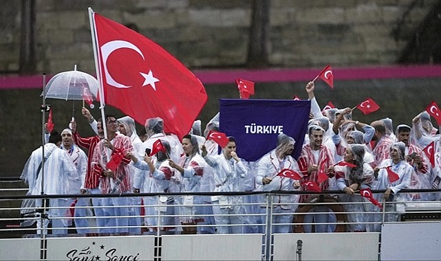 Fransa'da tarihi anlar! 2024 Olimpiyat Oyunları'nın açılışı Sen Nehri'nde gerçekleştirildi