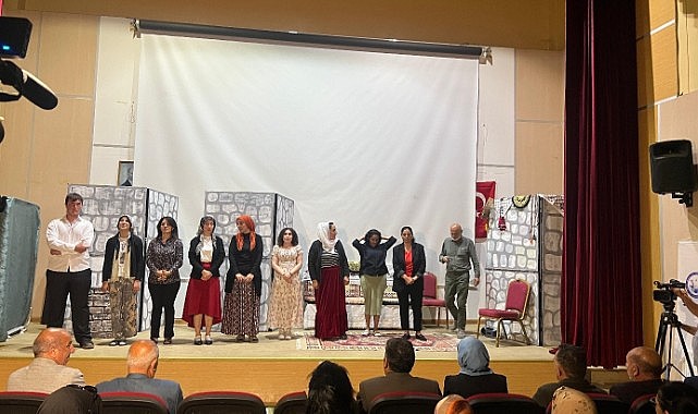Göle'de “Susmayanlar" sahnelendi, katılımcılardan tam puan aldı