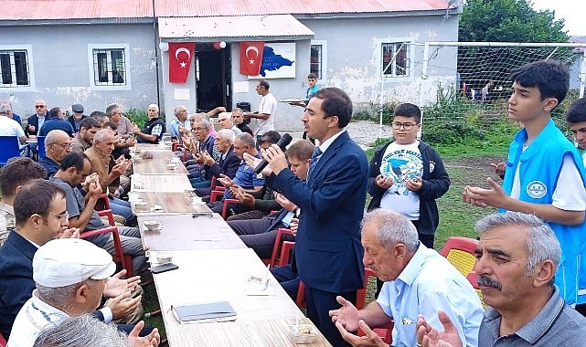 Hanak İlçe Müftülüğü'nden aşure ikramı