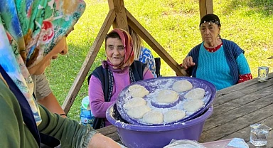 Huzurevi sakinleri Şavşat Sahara’da doğanın tadını çıkardı