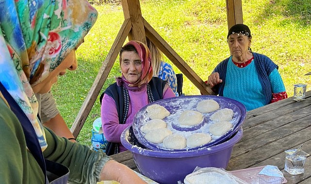 Huzurevi sakinleri Şavşat Sahara’da doğanın tadını çıkardı
