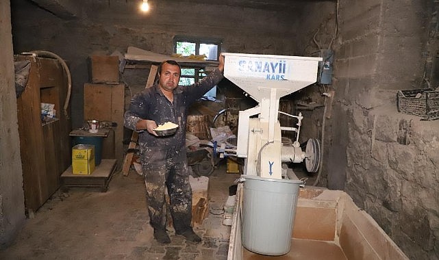 İlçenin son değirmencisi teknolojiyle yarışıyor