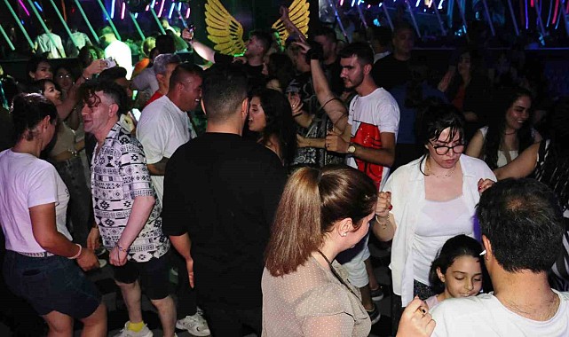 İranlı turistler Aşure tatilini Van'da eğlenerek geçirdi