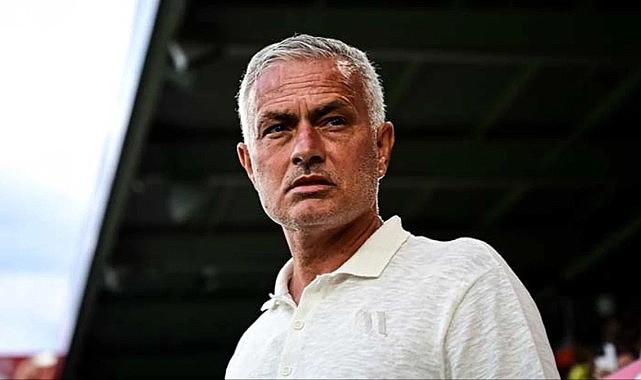 Jose Mourinho'dan zemin eleştirisi: Şampiyonlar Ligi seviyesinde kabul edilemez
