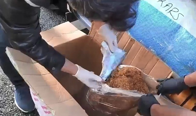 Kars'ta tütünlerin içerisinden cephanelik çıktı