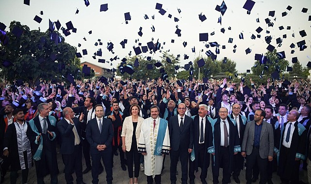 Malatya Turgut Özal Üniversitesi'nde mezuniyet heyecanı