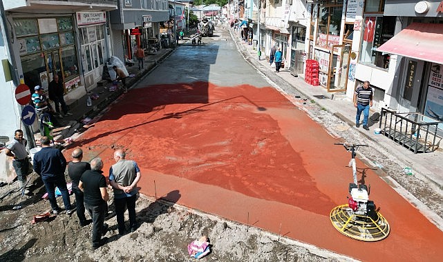 Posof'da altyapının ardından sıcak asfalt çalışması başladı