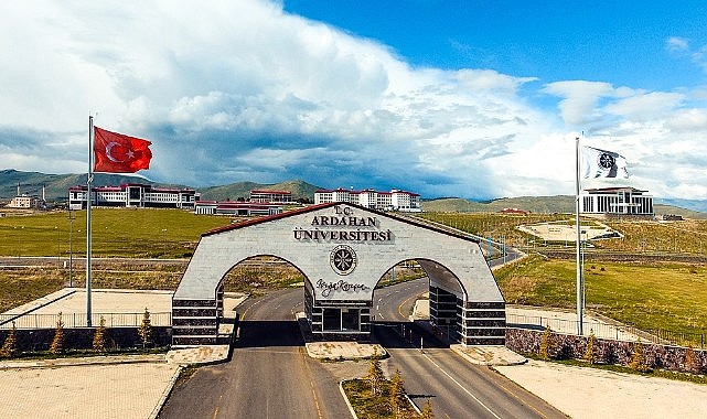Rektör Biber: "Ardahan Üniversitesi eğitim kalitesiyle fark yaratıyor"