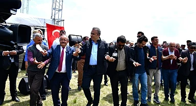Vali Çiçek, Hoçvan yayla şenliğine katıldı