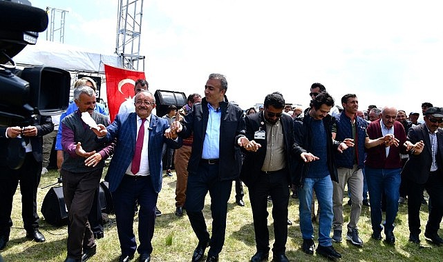 Vali Çiçek, Hoçvan yayla şenliğine katıldı