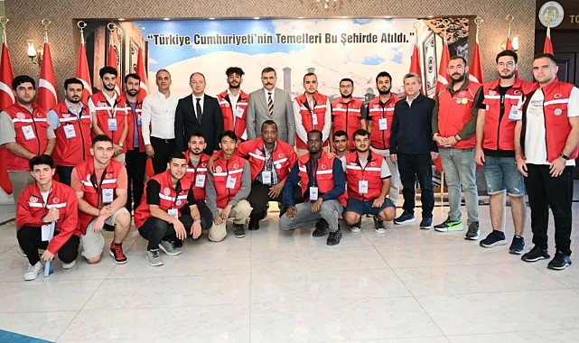 Vali Çiftçi "Damla Gönüllülük Hareketi"ni kabul etti