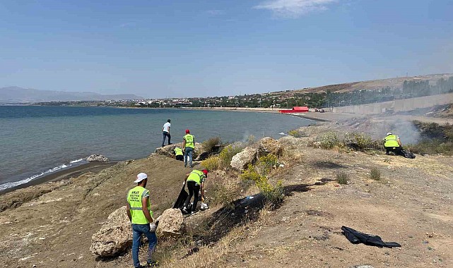 Van Gölü kıyılarında temizlik çalışması