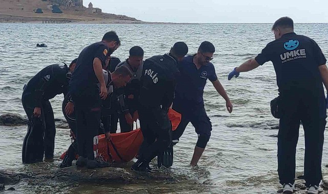 Van Gölü'nde 1 kişinin boğulduğu ihbarına giden ekipler 2 kişinin cansız bedenine ulaştı