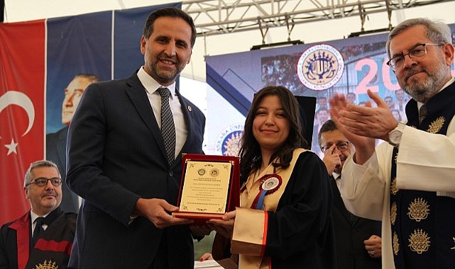 Vekil İncesu, Ankara Üniversitesi birincisine plaket verdi