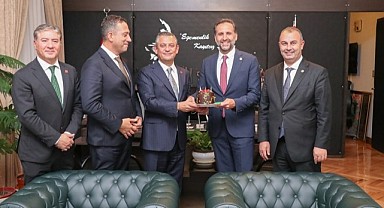 Vekil İncesu’nun doğum günü CHP Genel Merkezinde kutlandı
