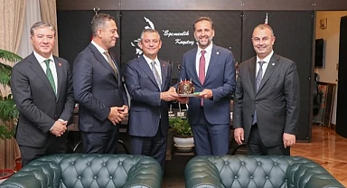 Vekil İncesu’nun doğum günü CHP Genel Merkezinde kutlandı