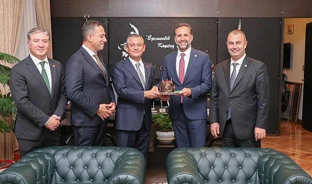 Vekil İncesu’nun doğum günü CHP Genel Merkezinde kutlandı