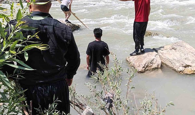 Zap Suyu'nda balık avlayan genç akıntıya kapıldı