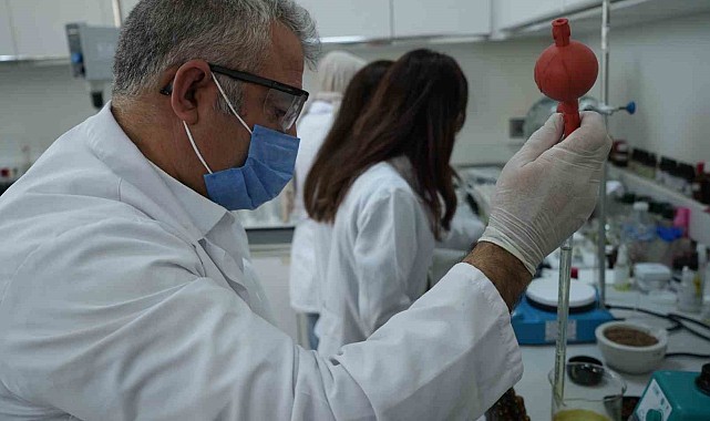 Ağrı Dağı'nın zengin florasından yararlanan üniversite, ürettiği ürünler ile ülke ekonomisine katkı sağlıyor