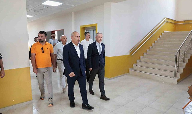 Ağrı Valisi Koç, İbrahim Çeçen İlkokulu'ndaki yenileme çalışmalarını inceledi