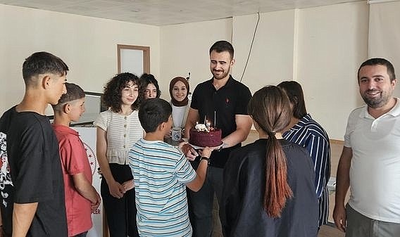 Aile ve Sosyal Hizmetler İl Müdürlüğü'nde özel doğum günü kutlaması