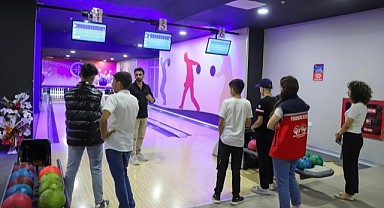Ardahan'da çocuklara bowling şenliği