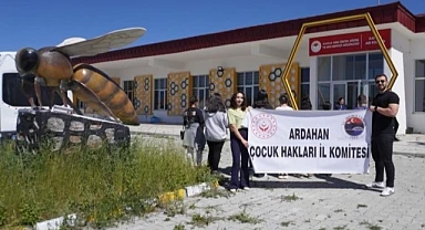 Ardahan’daki çocuklar Kafkas Arı Müzesi’ni keşfetti