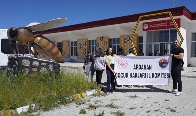 Ardahan’daki çocuklar Kafkas Arı Müzesi’ni keşfetti