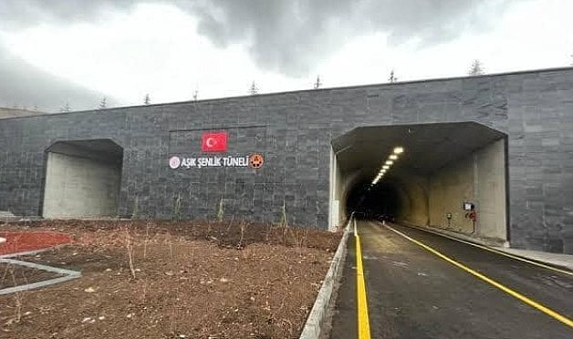 Aşık Şenlik Tüneli'nde trafik kapatıldı